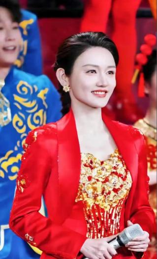 龙洋上撒贝宁的节目，被问到想找什么样的对象。她一本正经地说：