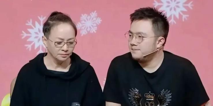 宋丹丹要给巴图买辆一百多万的路虎。巴图拦住她。妈，给我买辆最便宜的吉普就行。