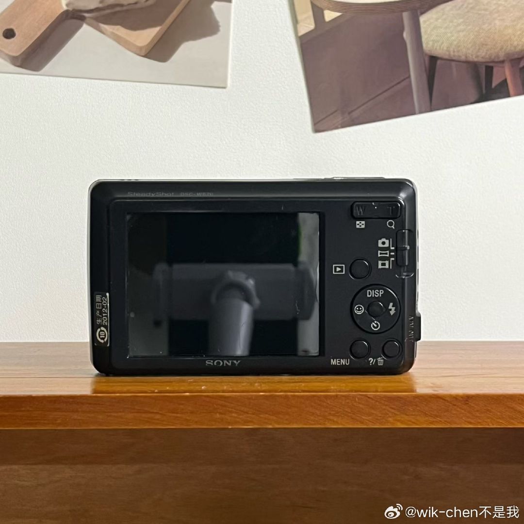 索尼w620红色1410万像素5倍光学变焦带电子防抖支持智能自动对焦有丰富场景模式出片色彩鲜活明快画