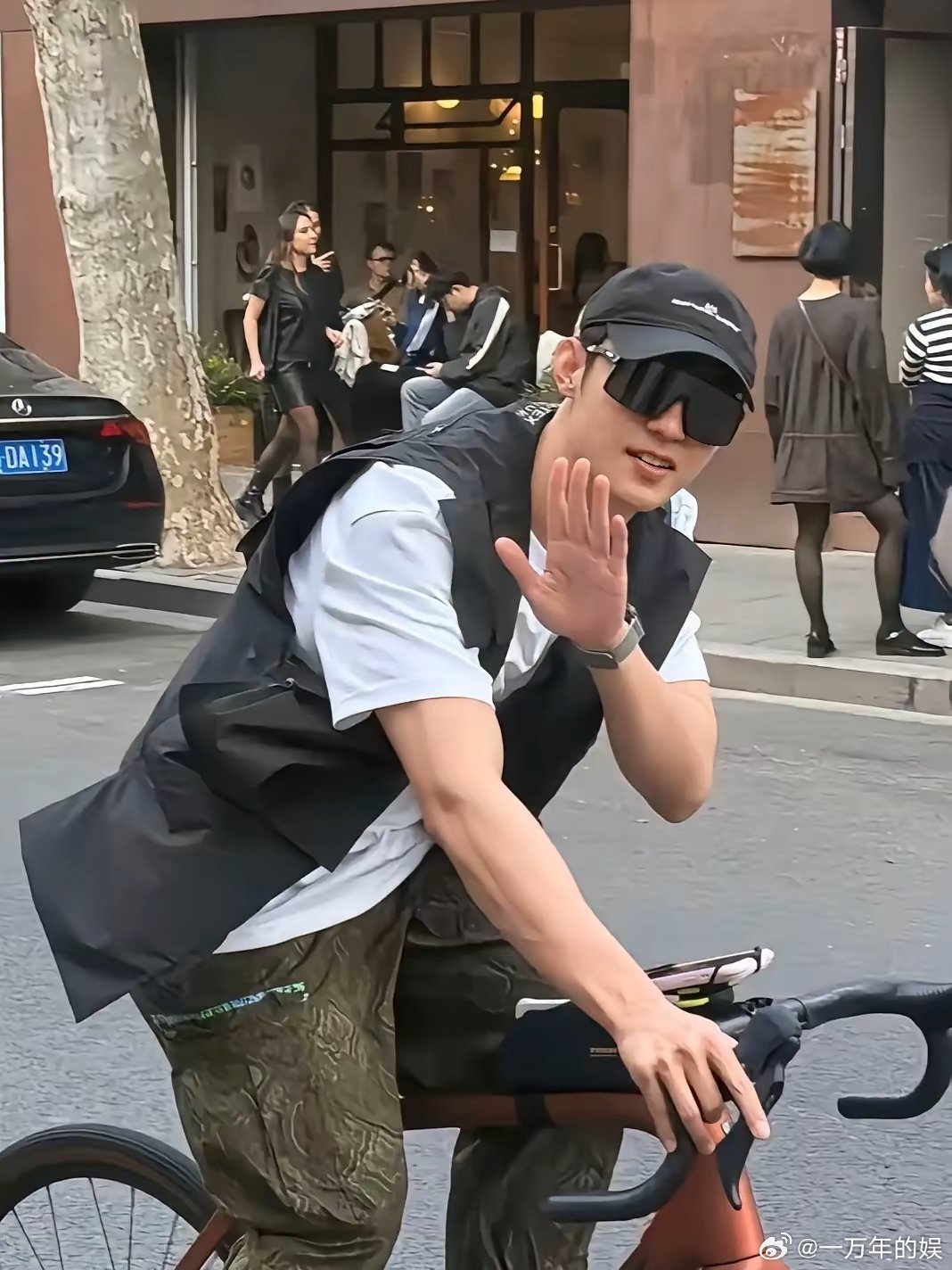 黄景瑜呀黄景瑜，你藏的也太深了吧，查了一下才知道，30+的他有这么多的身份和故事