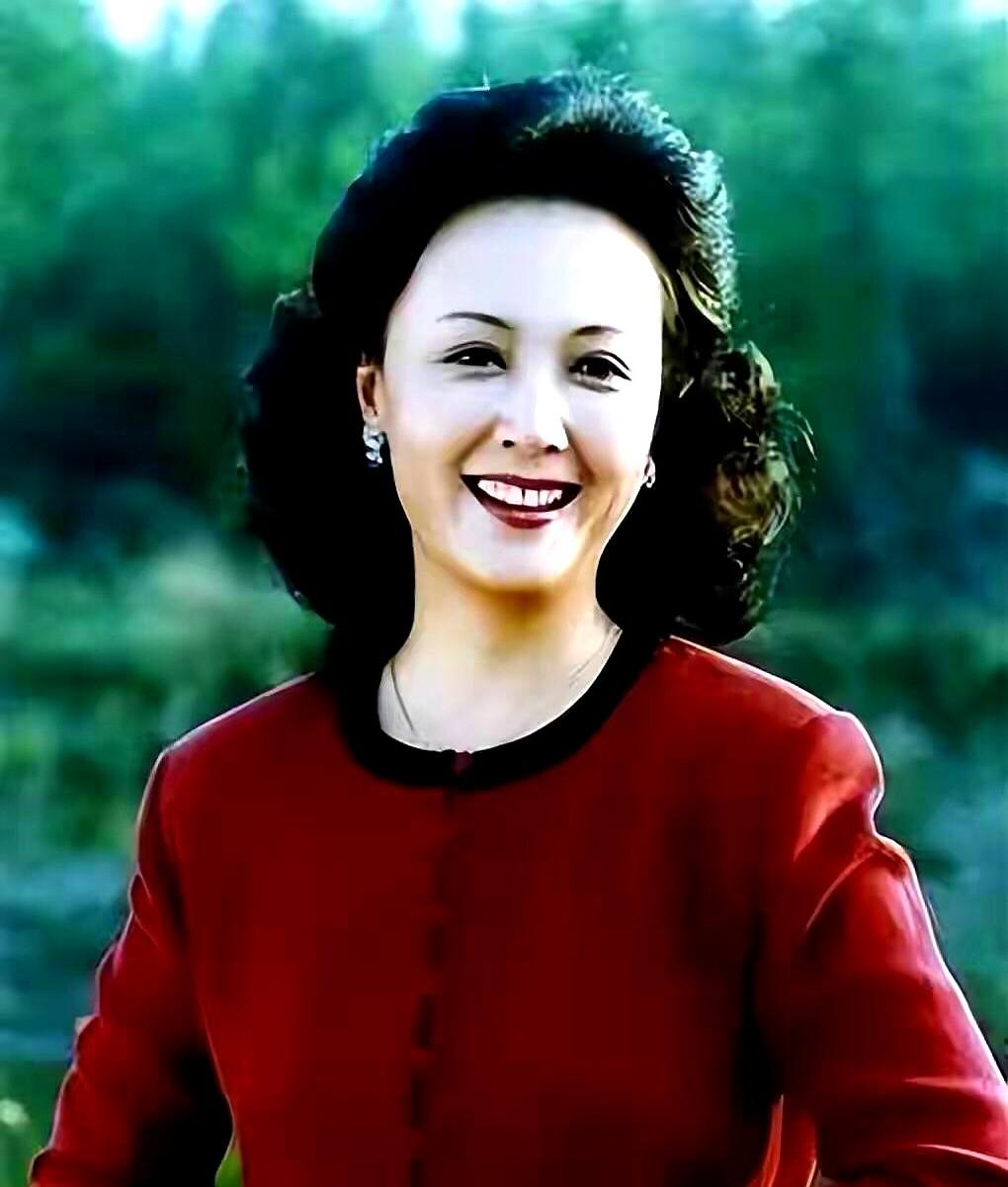 这事儿看完我直戳心！现在网上吵翻了，有人说儿子太“甩锅”——老两口相濡以沫一