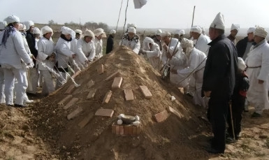土葬不一定是最好的，人死后，身体还是活的！99%的人根本不知道，其实人在死后埋入