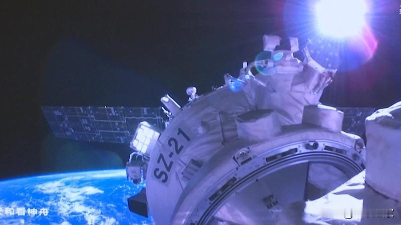 2025年11月5日，神二十返回任务紧急暂停，原因是返回舱舷窗出现异常。航天员在