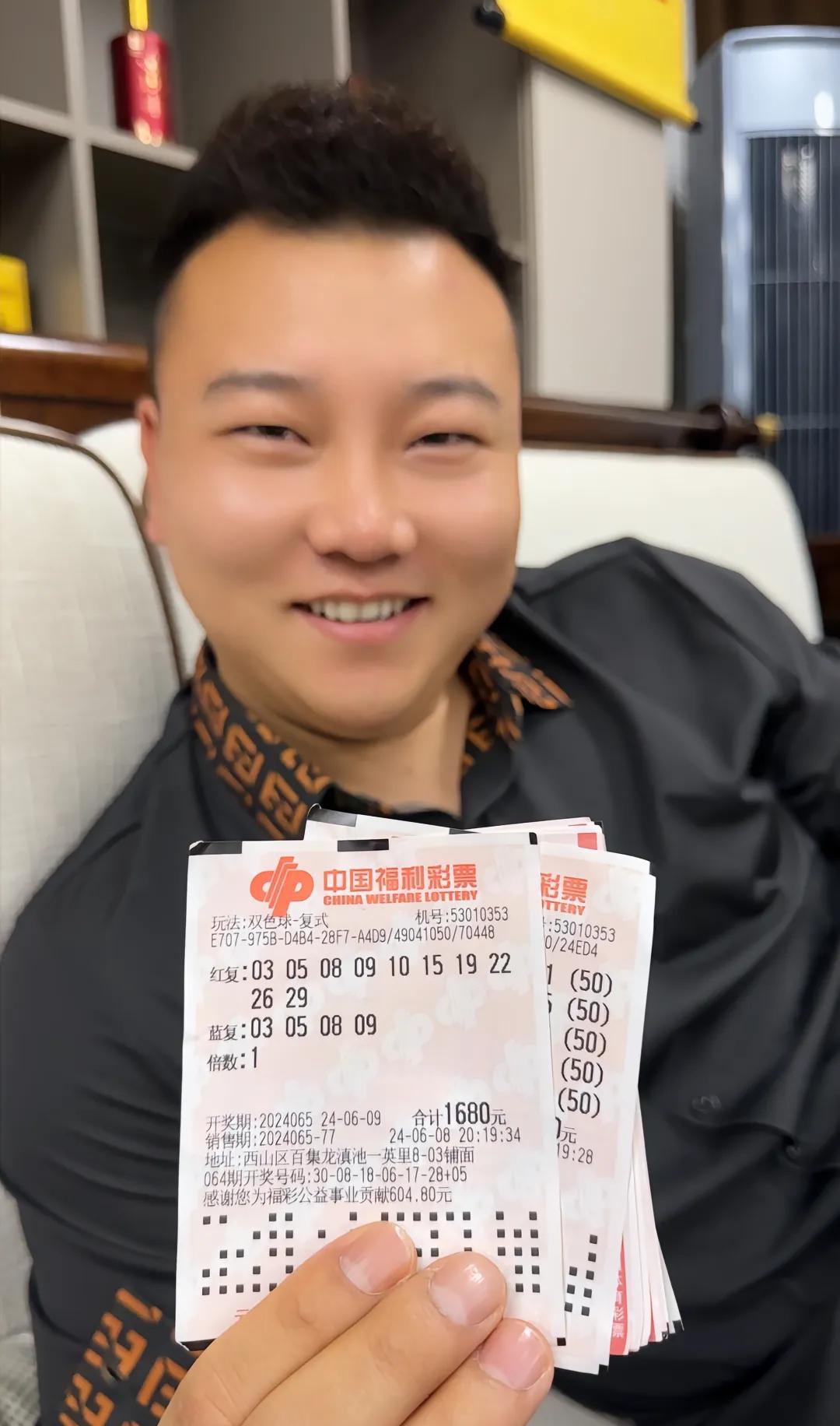 当你点开这张图片的时候，是不是正在一个号接着一个号地核对！没错，相信很多人对这位