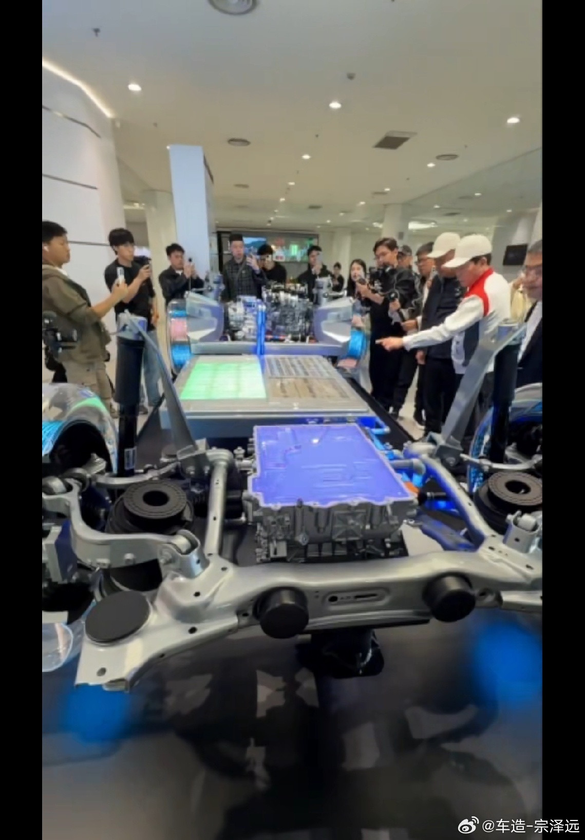 这波梦幻联动属实没想到!胖东来的老板于东来组团找魏牌的老板魏建军体验魏牌还没出的