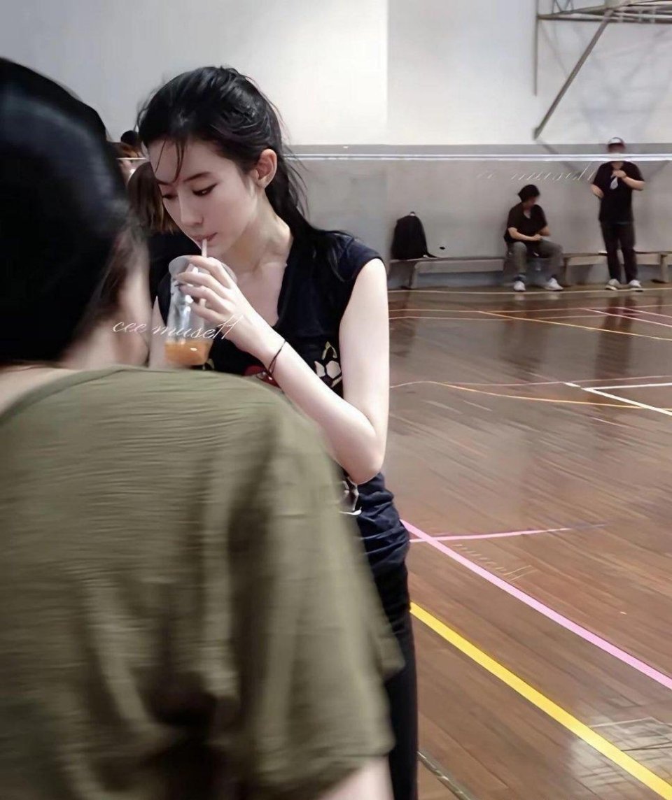 真的是人类吗这也太美了吧