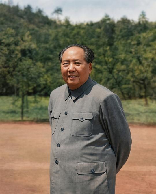 毛泽东一九五六年二月上旬纪事2月2日　晚上，毛泽东在中南海游泳池住处召集刘少奇、