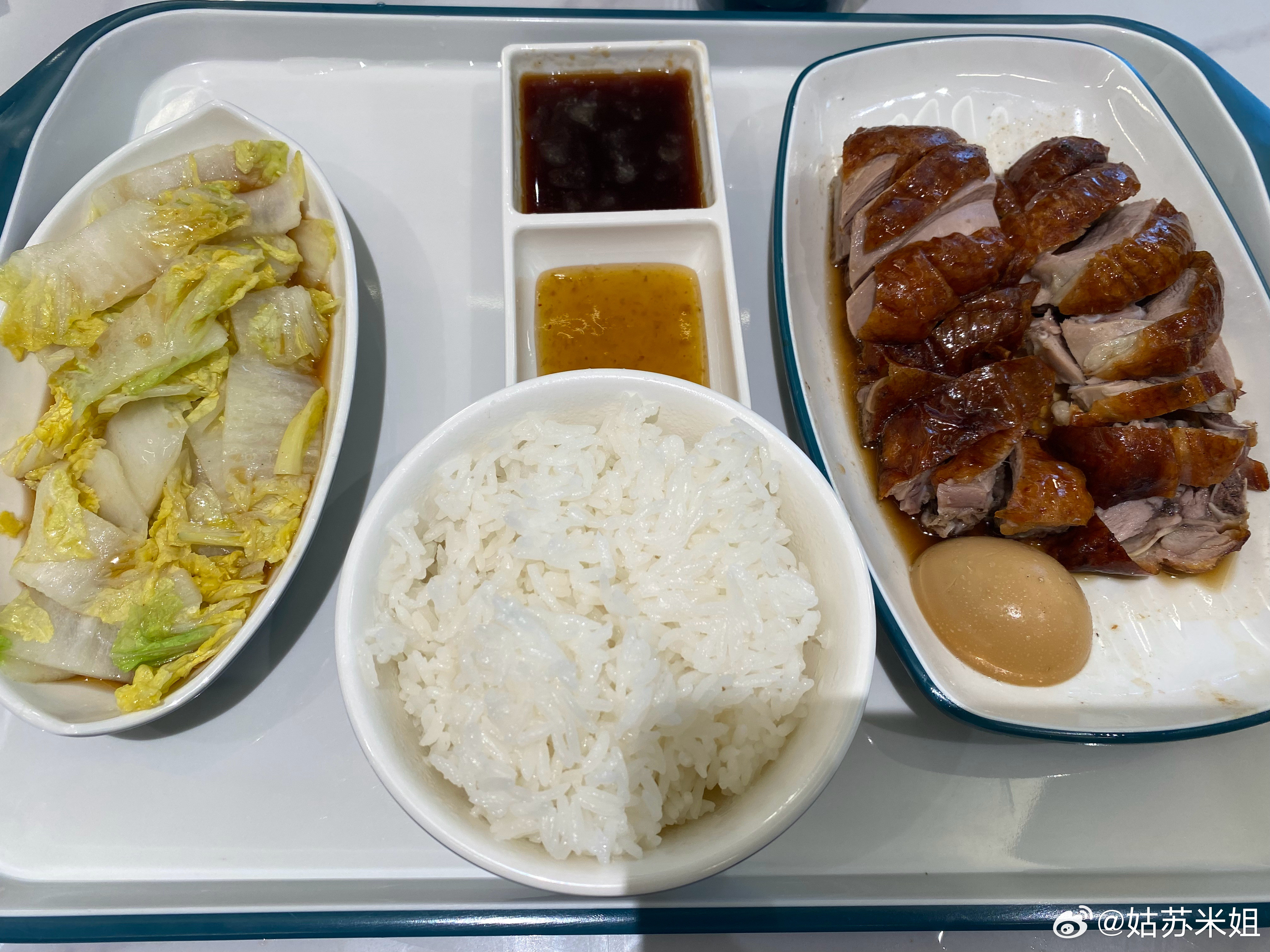 每次吃到一家好吃的餐饮店，就希望它能一直开下去。希望这家港式烧腊能开到娃读大学吧