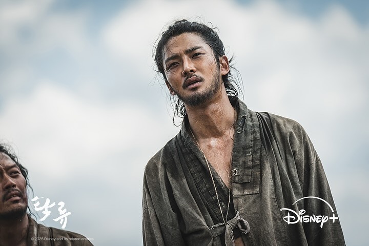 金路云辛叡恩朴栖含主演Disney+新剧浊流之争公开