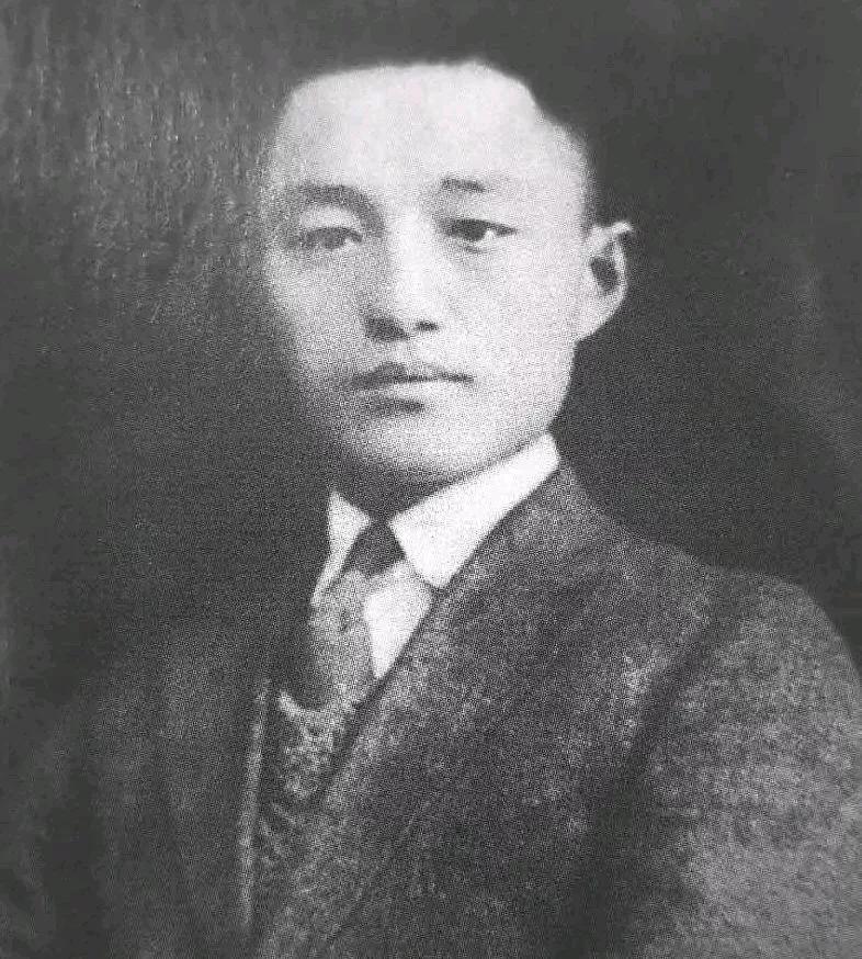 朱理治（1907—1978），原名铭勋，江苏通州余西人，清华大学肄业，1927年