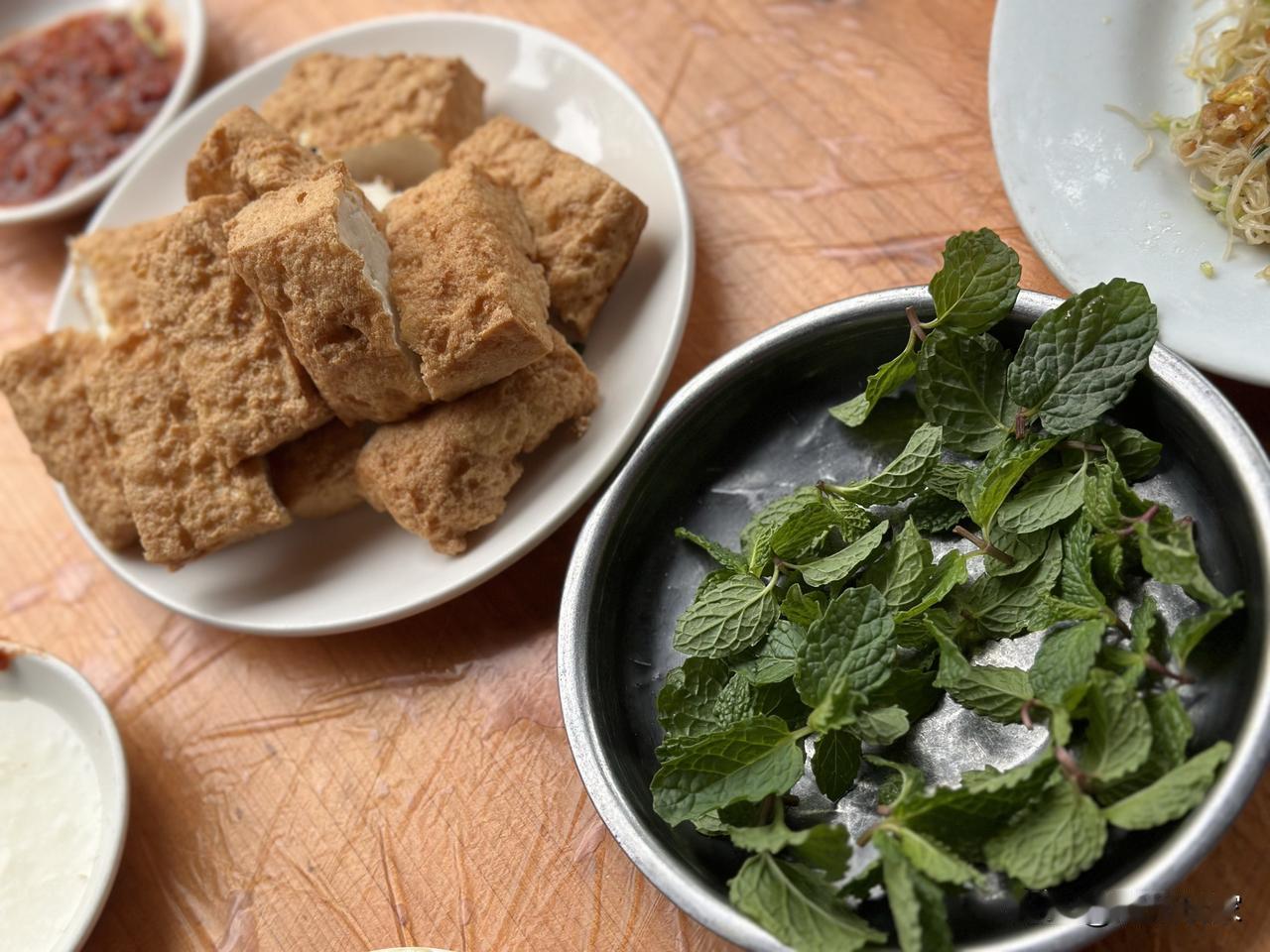 还有著名的凤凰豆腐和草仔有没有喜欢的朋友？