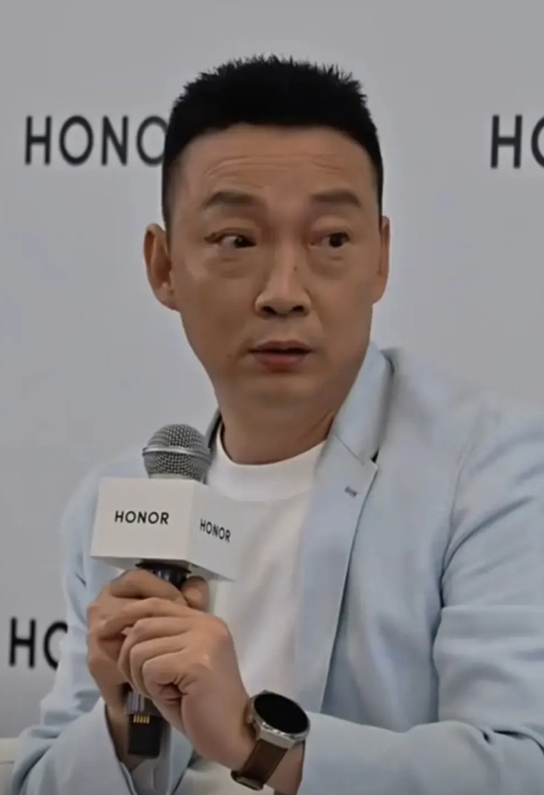 观众缘这东西确实很玄，就像荣耀这个新ceo，看着像社会人，可能就不太讨喜。在商业