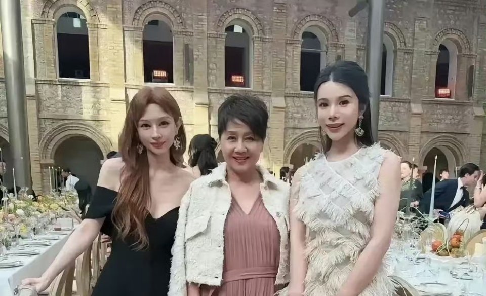 何超盈太吓人了，据说从将近200斤减到了90斤，几乎是瘦掉一个成年人的重量。