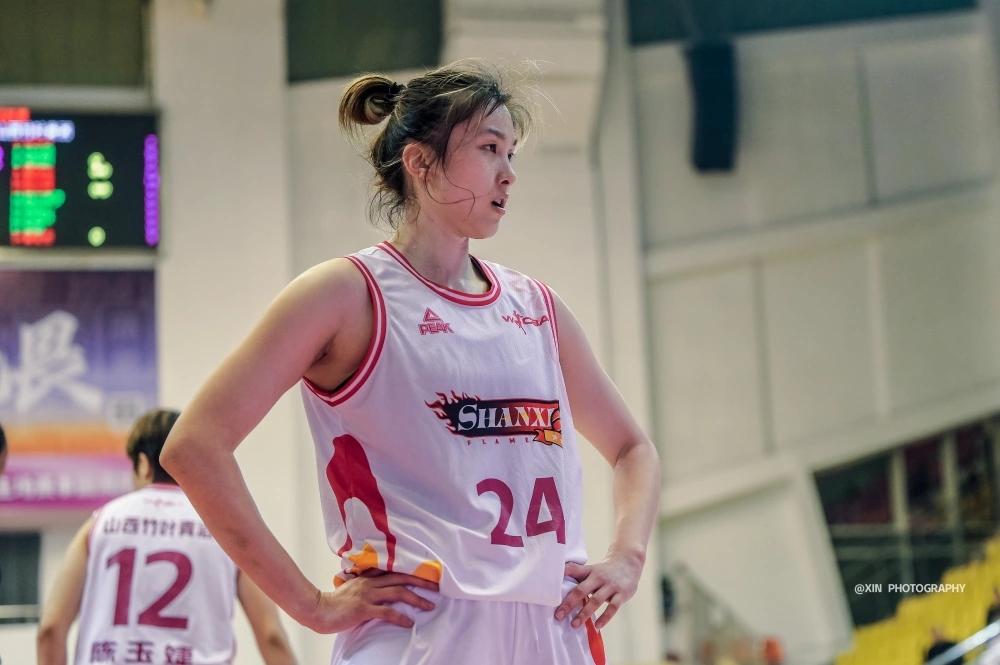 这届中国女篮，忽然发现少了一个又美又能打的人没有入选！ 那就是来自山西队女篮