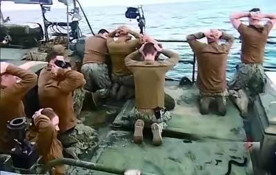 美军老老实实举手抱着头跪在甲板上，其实也不是不可能战胜的神军吧？伊朗是独一份做