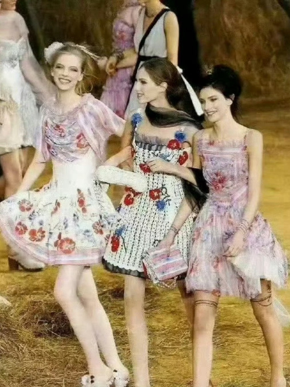 现在的审美是不是降级了，感觉十年前的香奈儿比现在的好看。