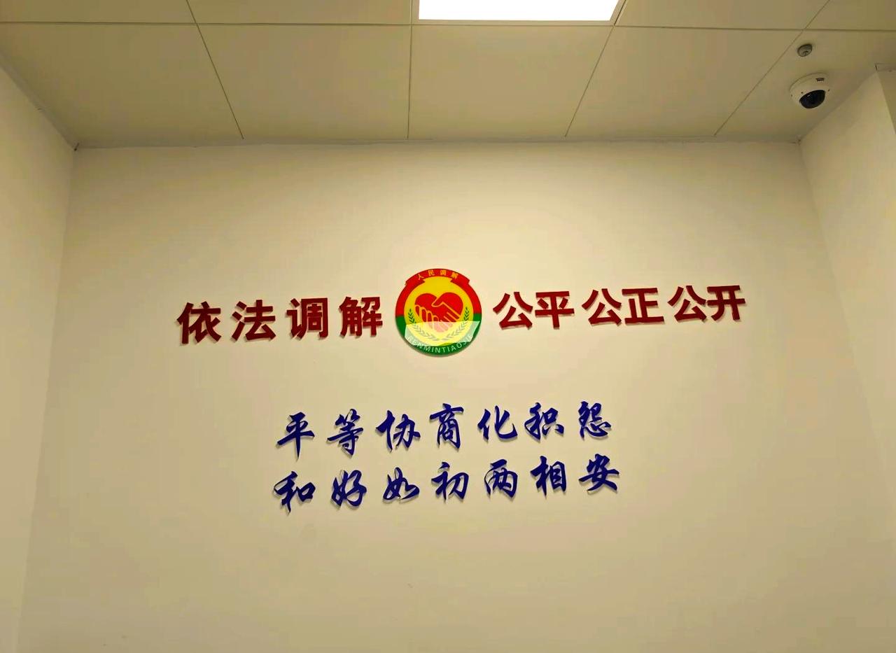 这年头，只要你在某网贷平台欠了几千块钱，过不了多久，保准能接到一个来自千里之外小
