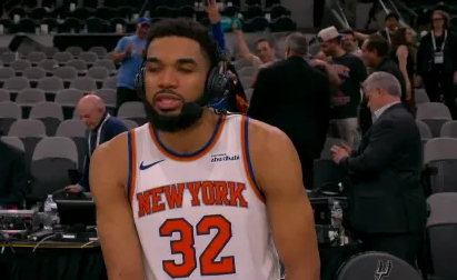 NBA总决赛第一场，尼克斯客场105-95击败马刺。尼克斯球员唐斯出战34分钟