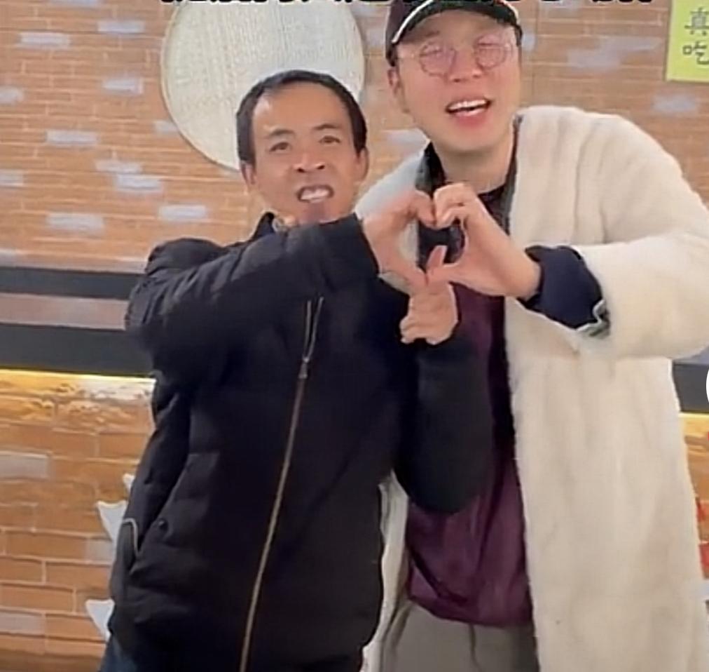 有些人红是有原因的，杜海涛来到鸡排哥的小摊，鸡排哥的反应着实令人惊讶，他