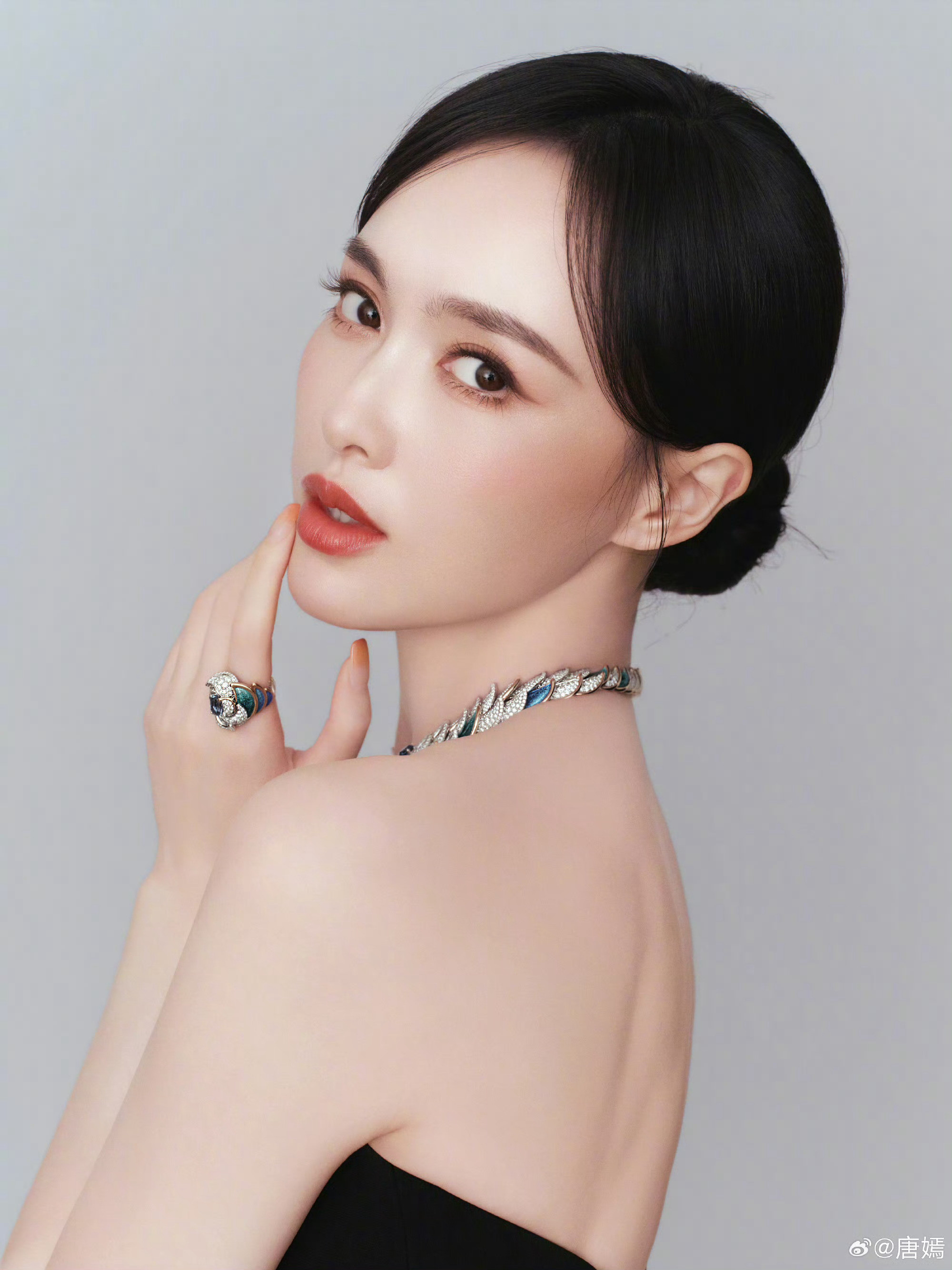又见明媚大气的高珠唐嫣💐💎