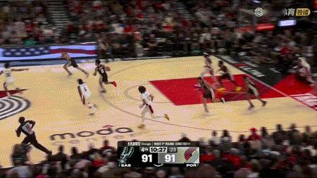 哈珀今天滑翔劈扣+胯下转身过霍乐迪两球，太惊艳了！