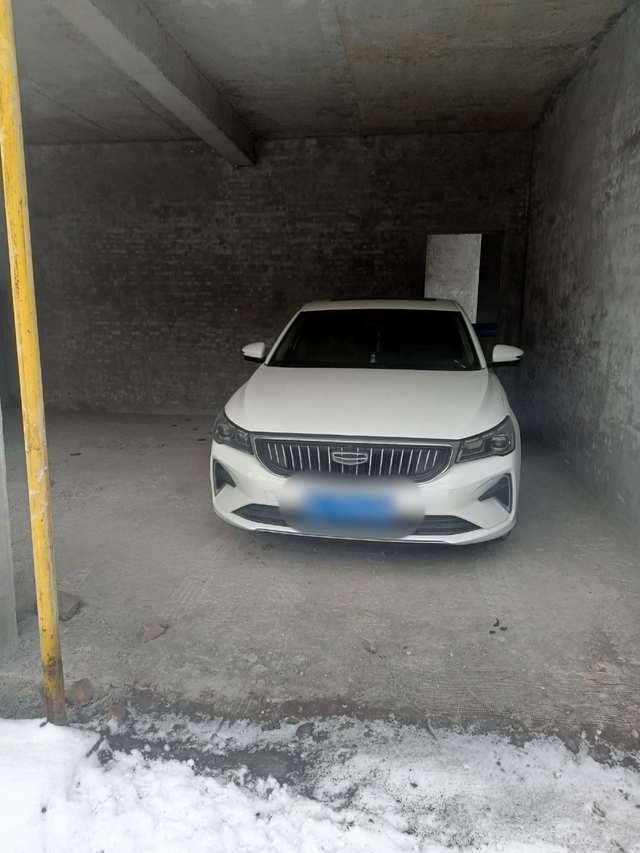 23款第四代帝豪吐槽🔧保养分享首保的话就是免费两大件，但是呢这个4儿子店