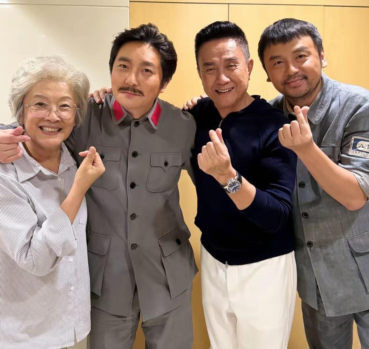 九三文艺晚会，宋春丽与雷佳音，张志坚，郭京飞参加演出，这些演员最大的优势就是台