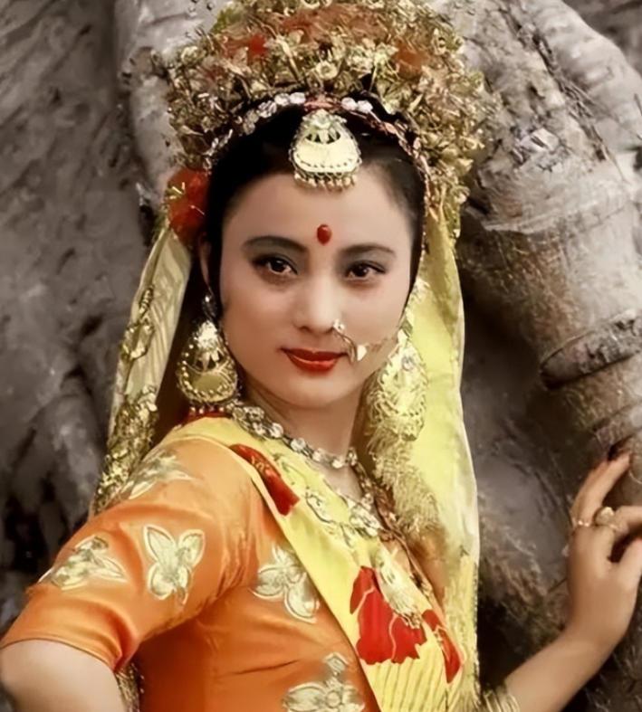 1997年，李玲玉嫁给犹太富豪杰瑞，新婚夜，李玲玉开玩笑地说：“你就不怕我嫁给