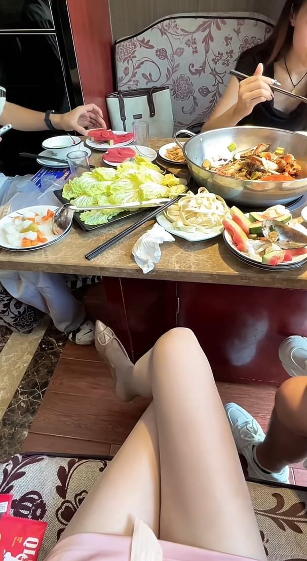 家里西瓜不吃，店里的我哐哐一通炫