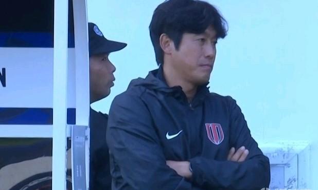 名记苗原：徐正源和成都蓉城的续约又双叒叕僵住了！知名足球记者苗原社媒称，可能成