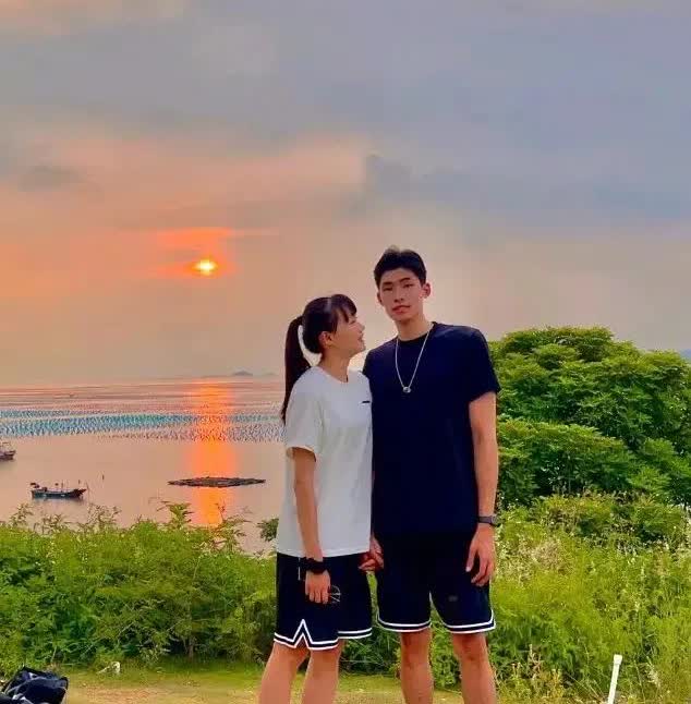 邹阳结婚早，但水亦诗也不是他的初恋。大多数男人，20多岁结婚的话，多半是因为女方