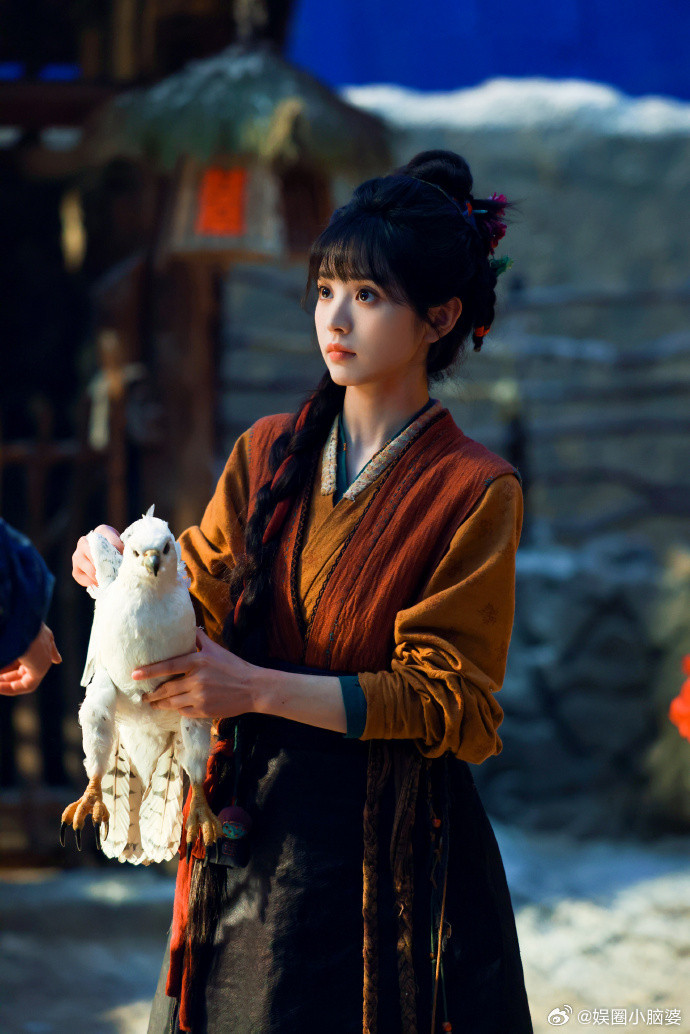 田曦薇这段完全小猫具象化田曦薇的体态真的太绝了🥰，跳跃时轻盈柔软，像小猫一样