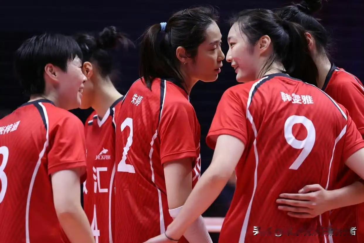 全运女排四强出炉两席！朱婷输球后的举动太戳心！1.江苏强势晋级，阵容深度恐