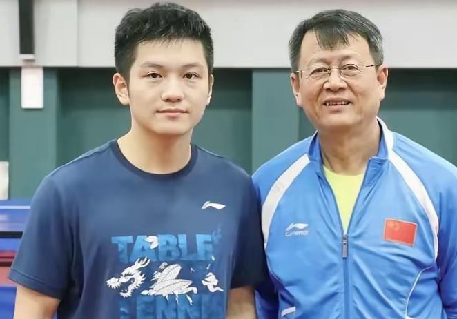 坏了，吴敬平教练的两条社媒，竟然把樊振东推到了风口浪尖，由于东哥输球，作为