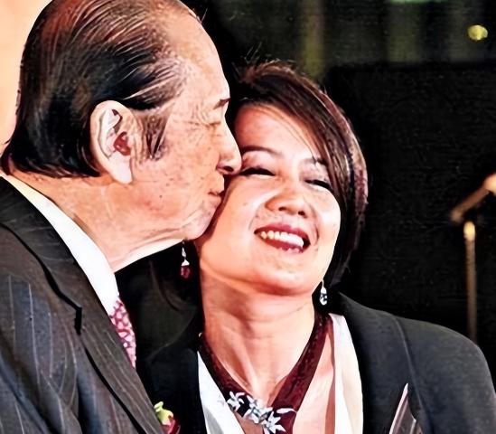 1986年，65岁的何鸿燊看上了26岁的梁安琪：“小姑娘，只要你愿意做我的四太太