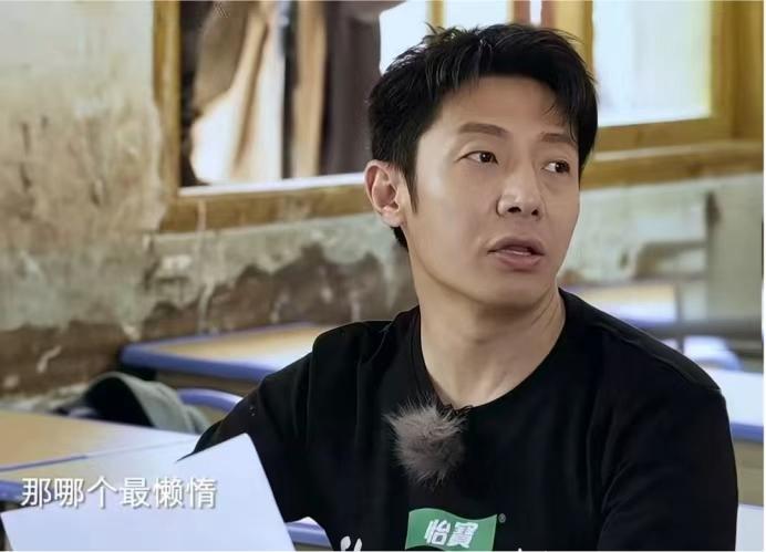 倪萍：“26个字母中ET走了，还剩多少个字母？”月亮姐姐：“21个。”尼