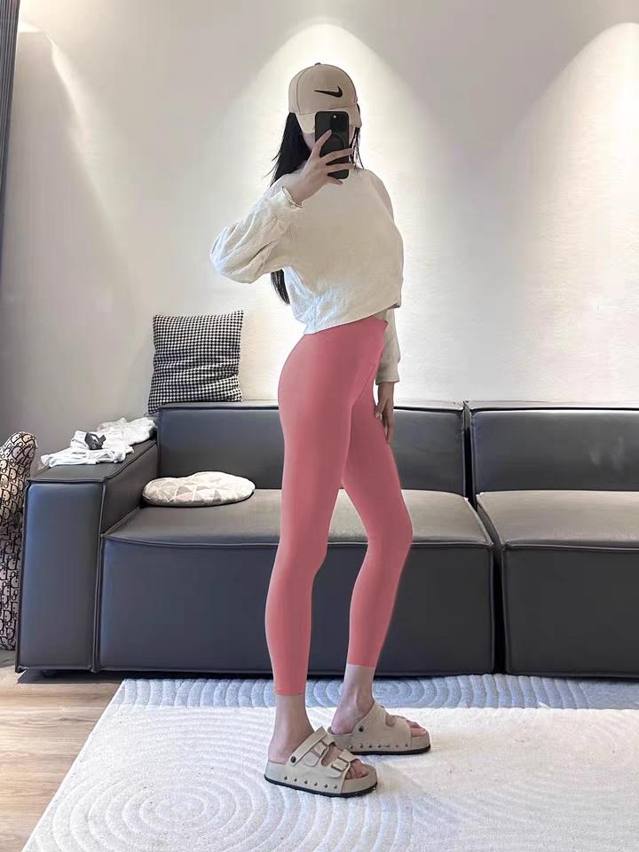 瑜伽裤当然适合外出，那是对自己身材自信的表现啦