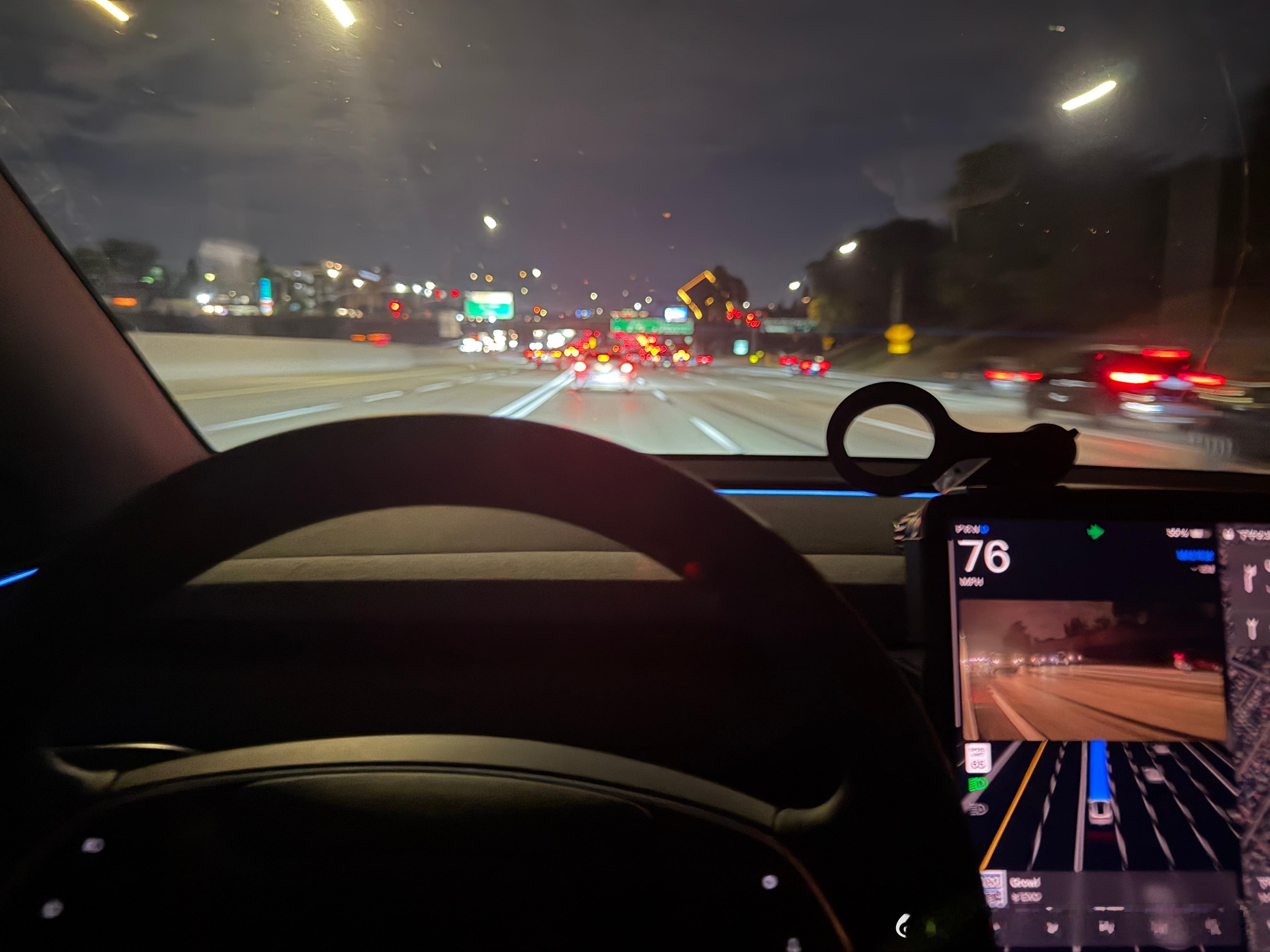 第一次开特斯拉ModelY（朋友坚持让我坐驾驶位，我好抗拒呀，其实一路好紧张，但多余）从尔湾一路FS