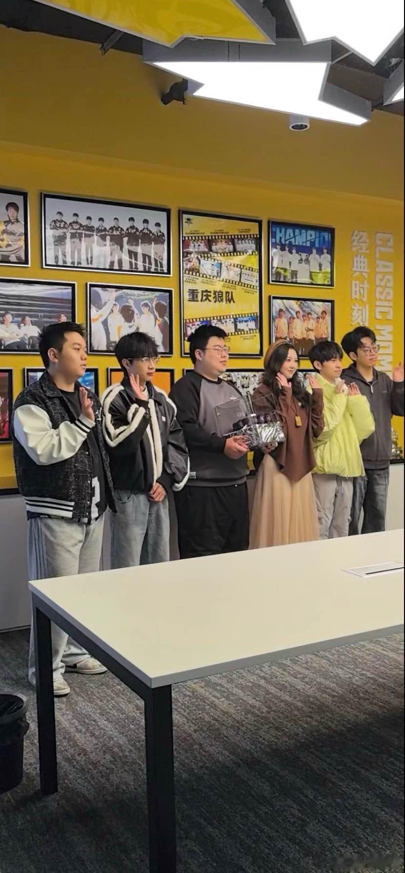 这波操作也太敢了！家人们这波发问我先冲了！想问下道崽，作为队伍最年轻的选手和发育