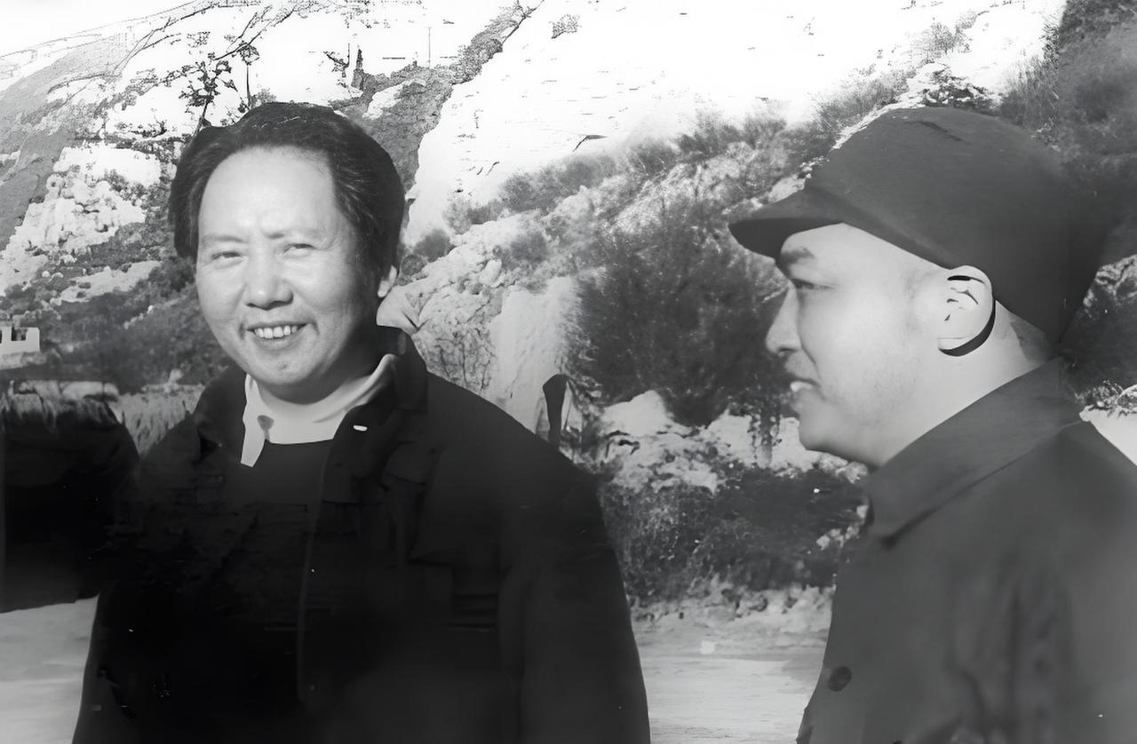 毛主席为何也亲切称呼彭德怀为老总？这份敬重，源于他实打实的风骨与战功。早年