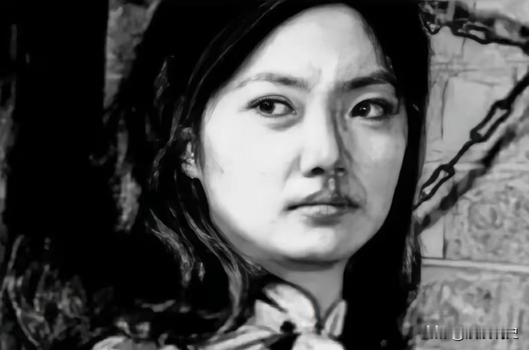 1943年，日寇把杨美婷绑在柱子上，划开她的肚子，掏出肠子，她痛得昏死过去。不料