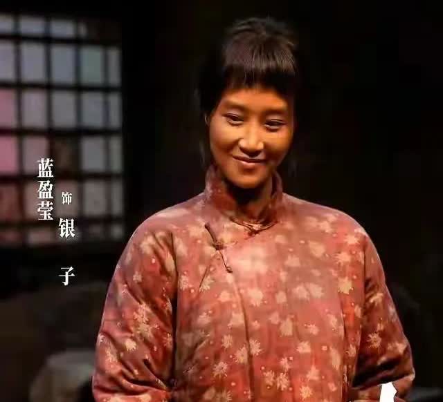 蓝盈莹为什么演不了女一？看看《生万物》里杨幂的宁绣绣就懂了——主角的劲儿