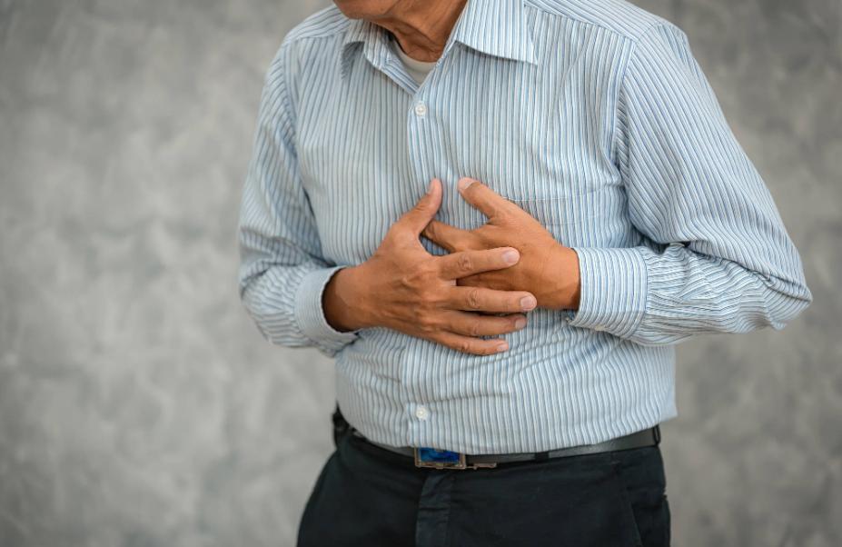 家住福建的陈大叔今年62岁，六年来总被胸闷气短缠扰，尤其爬楼梯、干农活时，胸