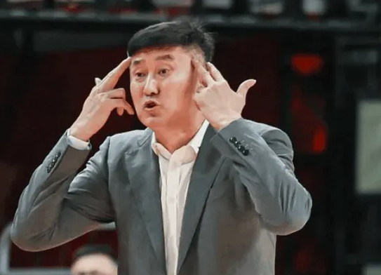 CBA联赛：广东男篮将对阵辽宁男篮。赛前，广东男篮主帅杜锋接受媒体采访，谈及对