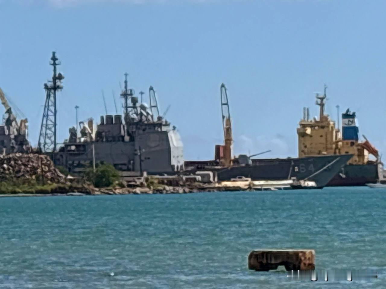 🇺🇸美国海军导弹巡洋舰“盖茨堡”号（CG-64）于2025年11月4日抵达波