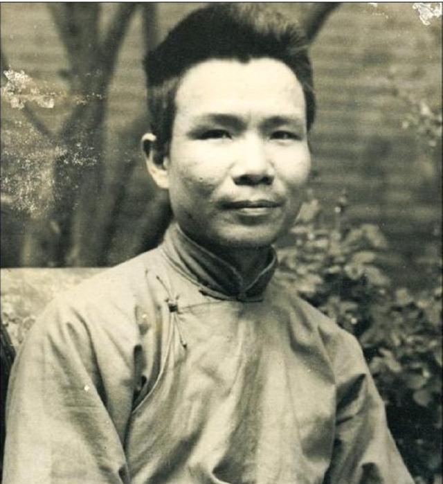 1939年8月，听闻汪伪组织即将登场，闹台敲锣越敲越响之际，蒋介石一再带话给身在