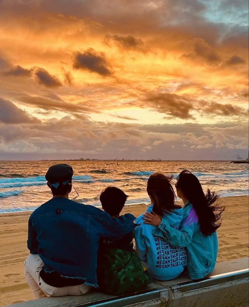 别信什么婚姻是爱情的坟墓。最新数据扒出来：在亚洲，好的婚姻是一剂“青春针”，效