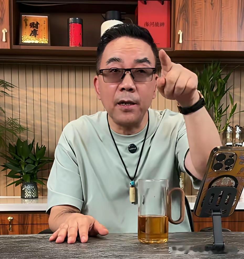 王珮瑜、杨议点评舆论反差！同样是聊郭德纲唱戏，为什么有的人说话能引人深思，有的人