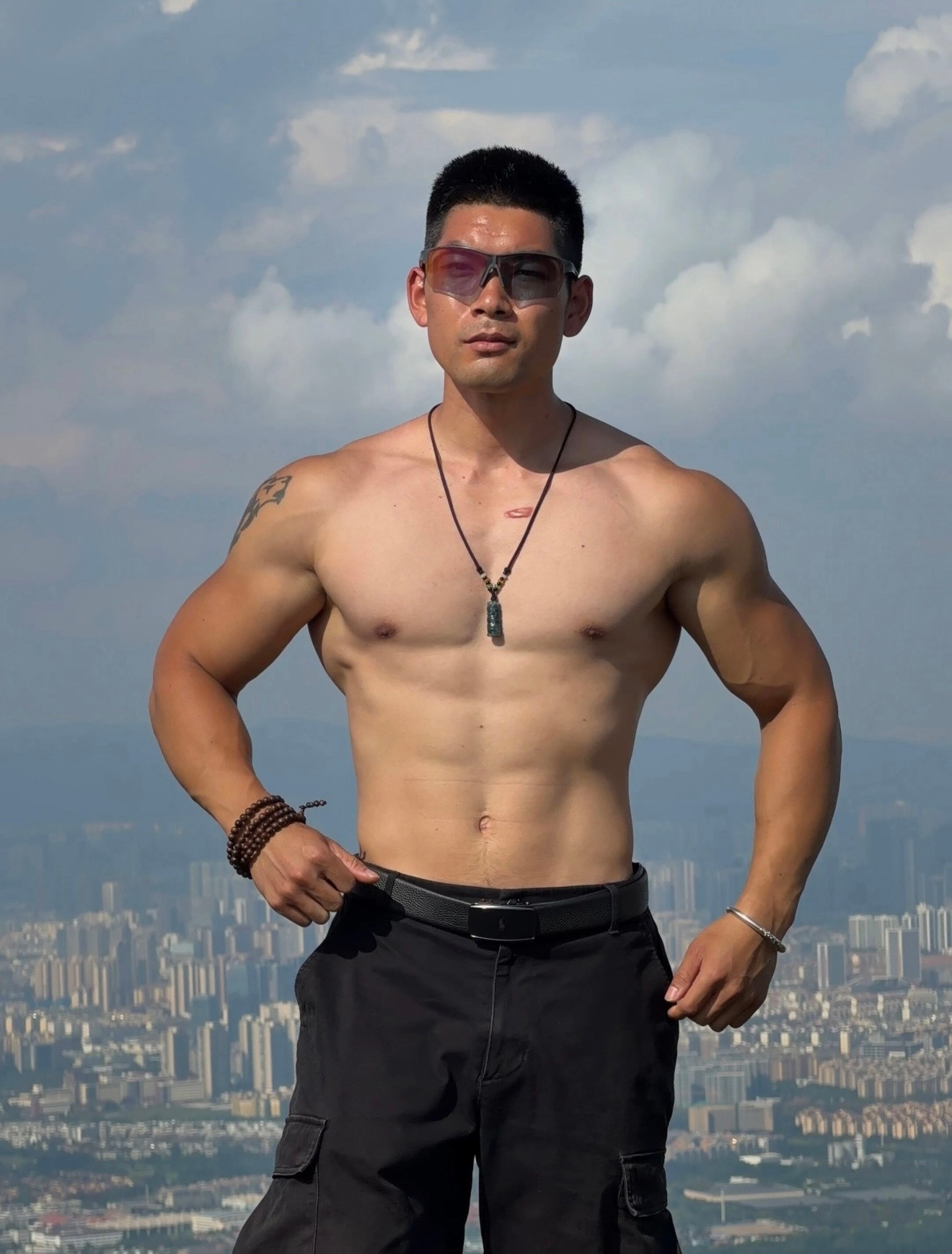 肌肉男户外爬山健身茶人生活手记​​​