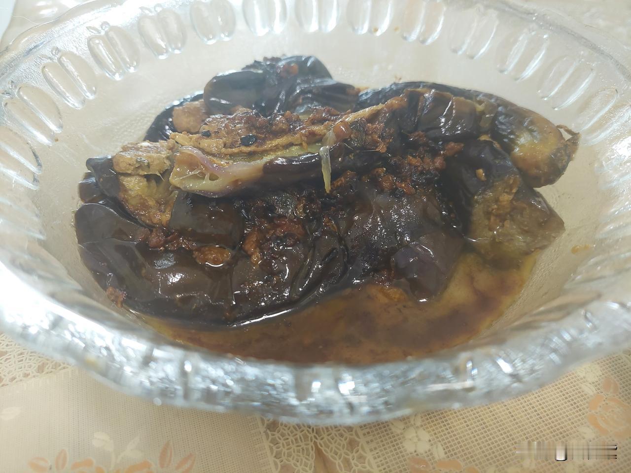 下午在宋记吃了，晚餐不想吃了。昨天在老年大学门口买的茄子，据说是自家种的，但